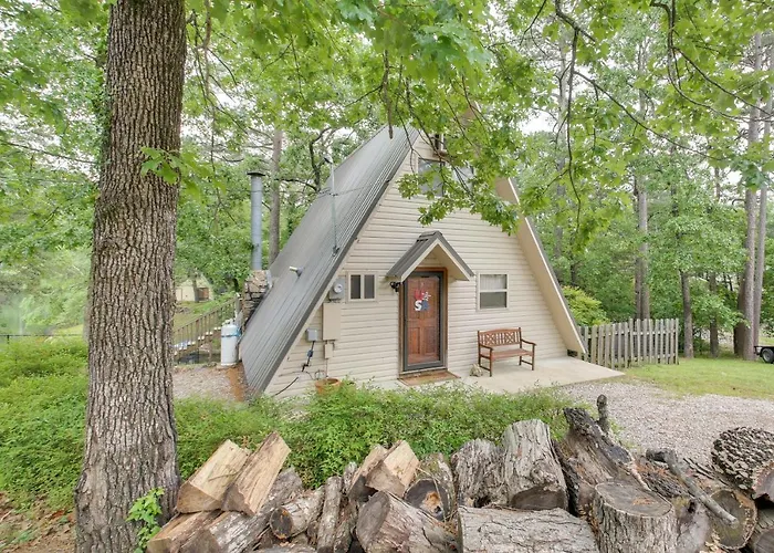 Lake Hamilton Cabin Boating Getaway!